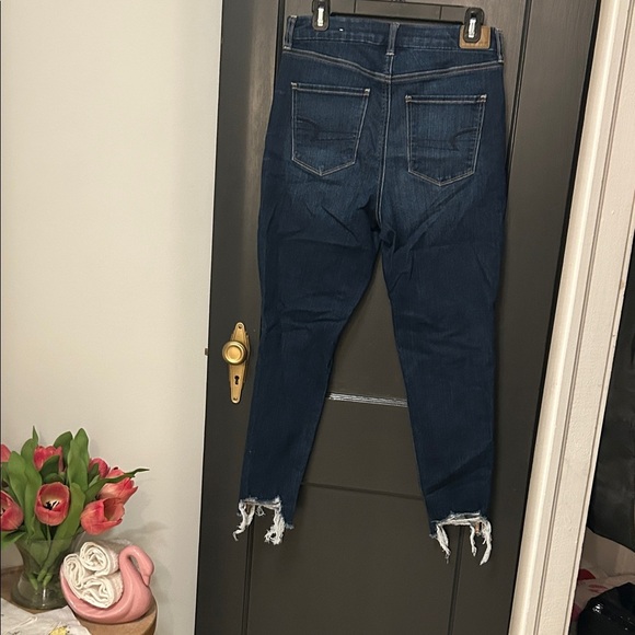 American Eagle Outfitters Women's Distressed Dark Blue Cropped Jeans - Picture 4 of 4